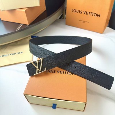 原版包裝 L0Uis Vuitt0N 專櫃最新升級版本 寬度40Mm 原廠小牛皮荔枝紋面壓刻有花型圖案效果 進口柔軟小牛皮底 搭配新型字母搭扣 百搭易襯