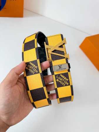 品名： Lv..路易..威登腰带皮带原单 型号：挂扣，经典纯钢材质挂扣，头层牛皮，图片实物拍摄 材料：头层牛皮，挂扣系列，纯钢材质扣头，钯镀电镀工艺永不掉色。原 - 点击图像关闭