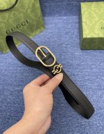 品牌 古驰 Gucci 描述 采用高级gucci Signature真皮精制而成，触感厚实，饰以双g商标带扣。腰带为意大利尺寸，请在购买前参阅腰带尺寸指南. 原