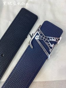 特 L0Uis Vuitt0N Lv 男士专柜品质掌纹腰帶 寬度40毫米 配置精钢字母搭扣 扣头可随意搭配 ～双面小牛皮设计 皮质柔软 手感细腻舒适