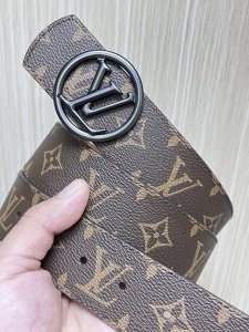 4.0当季新款 一面进口小牛皮 一面进口帆布印花 可双面用 搭配精品扣头 实物实拍