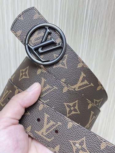 4.0当季新款 一面进口小牛皮 一面进口帆布印花 可双面用 搭配精品扣头 实物实拍