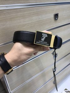 特P200 配送专柜包装 打孔针 批专柜同款、实拍专柜官网，尺寸:宽35Mm，原版立体半脸间色美人头扣 ，极富设计美感 ，双面采用进口原版小牛皮压花，彰显个性，