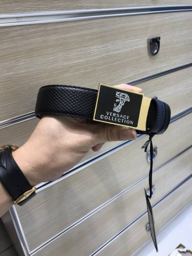 特P200 配送专柜包装 打孔针 批专柜同款、实拍专柜官网，尺寸:宽35Mm，原版立体半脸间色美人头扣 ，极富设计美感 ，双面采用进口原版小牛皮压花，彰显个性，