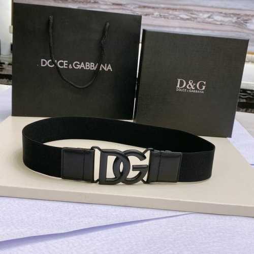 Dg 搭扣勾扣开合 徽标弹力腰带，全新弹力饰品腰带 点缀小牛皮细节，凸显腰身之美 风格干练摩登，浅金色、银色 电镀金属 Dg 徽标搭扣 4Cm 尺寸S M L
