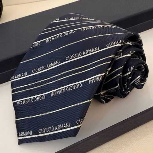 阿玛尼男士领带 此款 Emporio Armani 领带采用经典的箭头型剪裁，是现代商务男士参加正式场合或庆典的实用配饰，彰显男士优雅韵味。 Mporio Ar