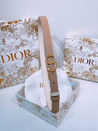 Dior Montaigne *Cd*腰带 饰有*Christian Dior*标志 富有光泽的金色饰面金属细节 两个可拆卸环 小牛皮腰带 2.0Cm - 点击图像关闭