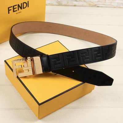 特 Fendl 芬迪 宽38Mm 标志造型宽皮带。原版双F尾夹旋转扣，进口原版小牛皮制成。印有浮雕黑Ff 图案。镀金表面金属制品，品质保证。
