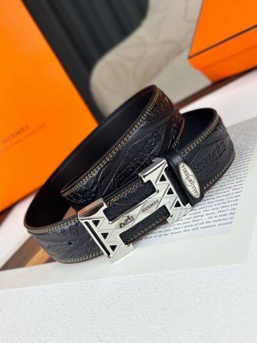 高端品質，實物拍攝 批 配全套包裝 品牌：Herme S海外原單 扣頭材質：雙色純鋼扣 帶身材質正面：38Mm寬度採用進口頭層牛皮腰帶，純鋼質五金扣頭實物拍攝