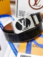 皮带：Lv..路易..威登顶级复刻. 腰带：原单品质百分百进口头层牛皮，保证真皮。雕花镂空设计24K纯钢扣.永不掉色进口原厂鳄鱼皮纹路.纯手工双线缝制工艺双面两