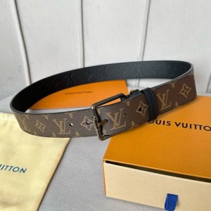 寬：40mm 驢家新品 Nigo新品限量版 專櫃有售新品男士系列 一面專櫃定制面料 一面原廠荔枝紋小牛皮 荔枝紋牛皮有品牌壓紋 針扣款式設計搭扣 雙面用 兩種佩