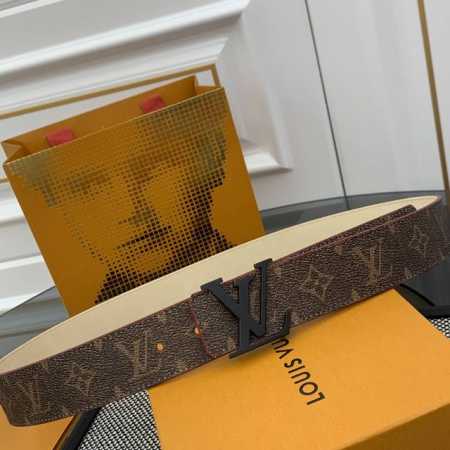 P4.0Cm Pharrell Williams 以 New Steamer 系列的 Monogram 帆布重绎经典 Lv Initiales 双面腰带，呈现个 - 点击图像关闭