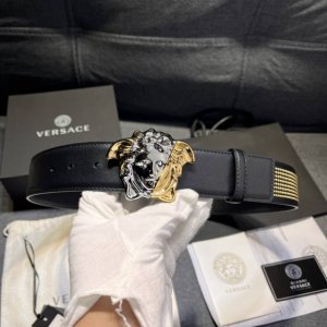 范思哲 ，宽4.0Cm， 原单货，专柜同款、实拍图，带身采用原厂进口原版皮镶满纯铜柳丁，.牛皮，结合精致的美人图扣头，时尚与美的聚焦，触碰手感舒适，有质感，清晰