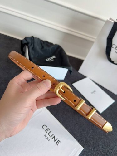 Celine.赛琳 全套包装 Western中号光滑牛皮革腰带 牛皮革 中腰 圆形带扣 2个金属环和1个金属尖头装饰 第一个圆环底部镌刻Celine Paris