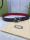 特 宽度4.0Cm Gucci 双面腰带，一侧为gg Supreme帆布，反面一侧为枣红色头层小牛皮。配以互扣式双g钢扣采用真空电镀 厚度6.0Mm