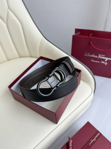 特 Ferragamo.菲拉格慕 全套包装 宽度3.5Cm 高级定制款男士皮带 双面进口牛皮 可双面使用 自行选择搭配 真材实料 很有质感 时尚经典不失风范 搭