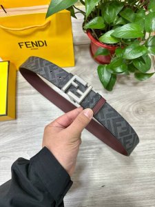 fendi 芬迪 专柜同款 宽4.0Cm 双环正反用腰带 Ff按钉搭扣 黑色Cuoio Romano皮革材质 反面面料带有烟草黄和黑色Ff图案 四方金属饰面 时