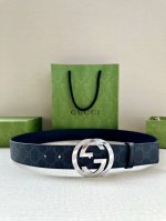 特 宽度3.8Cm Gucci 这款双面腰带巧妙融合Gg Supreme帆布与头层品牌纹理材质，演绎历久弥新的实用设计理念。富有辨识度的双G配件再现典藏搭配，诠