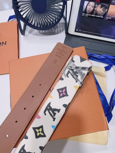 特 Louis Vuitton[正]经典原单品质，经典印花面配原版平纹皮，搭配原单精品扣，精工制作，细节看图，实物拍摄，高端奢华，宽度4.0Cm