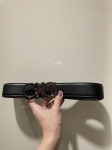 原厂皮 Fg菲拉格慕 男士皮带3.5Cm 采用进口平纹牛皮 纯铜五金扣 自由裁剪 8字寓意的腰带万贯 高雅华贵与实用性并存 是高辨识度的成功男士不二之选 西装