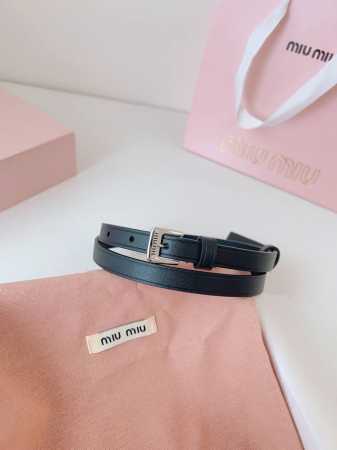 特 升级原版定制 Miu Miu 22 金属镂空微标.机简主义风格的皮革腰带 小牛皮材质 柔软腰带 金属搭扣 1.5Cm 码数75、80、85、90、95、10 - 点击图像关闭