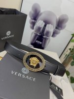 范思哲versace，此款腰带采用精美的意大利皮革于意大利制造。3.5Cm宽