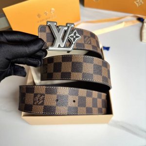 原版包裝 L0Uis Vuitt0N 專櫃最新升級版本 寬度40毫米 精湛工藝定制帆布面料襯托進口小牛皮底 搭配精鋼搭扣 雙面用 經典百搭款