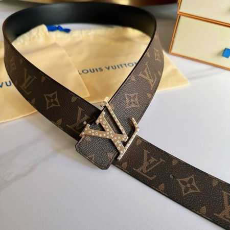Lv 路易威登 全套包装 40Mm宽度 正品一体铸造五金钢扣，原厂皮料 双面原厂定制面料，可双面使用！区别市场货 - 点击图像关闭