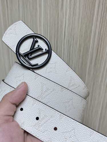 4.0当季新款 一面进口小牛皮 一面进口帆布印花 可双面用 搭配精品扣头 实物实拍