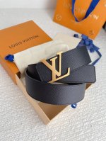 L0Uis Vuitt0N Lv 男士专柜品质掌纹腰帶 寬度40毫米 配置精钢字母搭扣 扣头可随意搭配 ～双面小牛皮设计 皮质柔软 手感细腻舒适