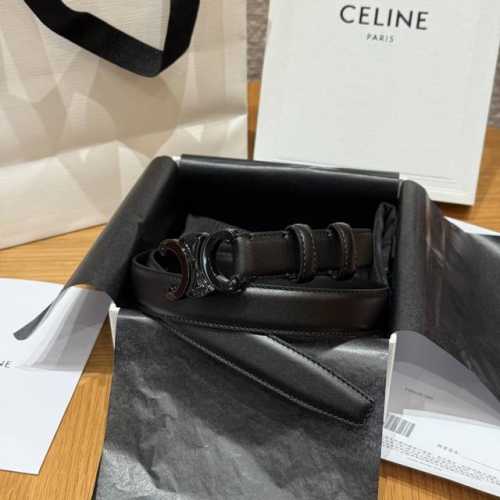凯旋门女生皮带 Celine光滑牛皮革，银色饰面，复古时尚的凯旋门经典Logo 五金做的是亮面银扣，厚金电镀，不易掉色，耐磨耐用，任何风格都能驾驭. 宽度：25