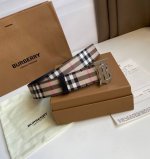 burberrry 巴宝莉 意大利制腰带 选用Vintage复古格纹环保帆布制作 饰牌搭扣点缀品牌专属标识图案 宽:3.5Cm 引领时尚的顶端 流行款 P220