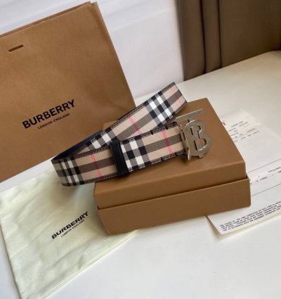 burberrry 巴宝莉 意大利制腰带 选用Vintage复古格纹环保帆布制作 饰牌搭扣点缀品牌专属标识图案 宽:3.5Cm 引领时尚的顶端 流行款 P220