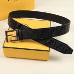 Fendi 芬迪 专柜同款 宽40Mm 标志造型宽皮带 原版双面层ff扣 进口原版小牛皮制成 印有浮雕黑ff 图案 搭配镀金表面金属制品 时尚潮流 品质保证。