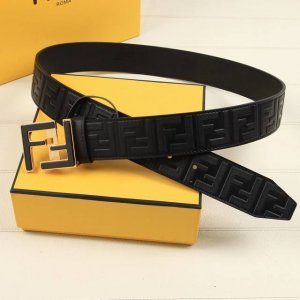 Fendi 芬迪 专柜同款 宽40Mm 标志造型宽皮带 原版双面层ff扣 进口原版小牛皮制成 印有浮雕黑ff 图案 搭配镀金表面金属制品 时尚潮流 品质保证。