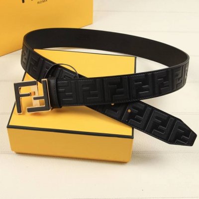 Fendi 芬迪 专柜同款 宽40Mm 标志造型宽皮带 原版双面层ff扣 进口原版小牛皮制成 印有浮雕黑ff 图案 搭配镀金表面金属制品 时尚潮流 品质保证。