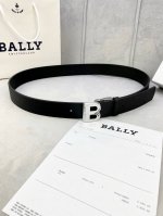 特 3.5Cm Bally 巴利双色手掌纹头层小牛皮 两面可用，配有金银字母扣头该皮带可调节，且能根据需要剪裁质量保证达到修身效果