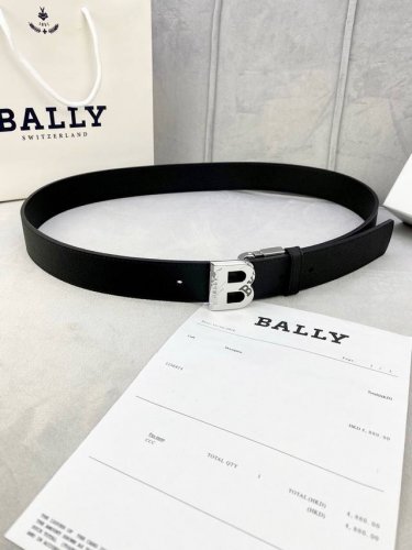特 3.5Cm Bally 巴利双色手掌纹头层小牛皮 两面可用，配有金银字母扣头该皮带可调节，且能根据需要剪裁质量保证达到修身效果
