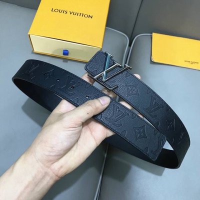 寬度：40Mm Lv Pyrmide Truck L Oeii雙面腰帶 驢家 海外原單代特供 面為進口小牛皮壓飾有標誌性品牌圖案效果工藝 原廠配色柔軟小牛皮底
