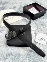 Prada 3.5Cm 荔枝纹纹理品质每个细节都体现出至高的品味和格调整体造型增添优雅韵味 低调奢华的典范优雅迷人气息精致的手工艺制作。
