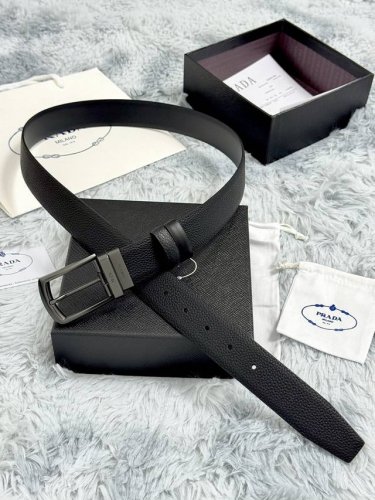 Prada 3.5Cm 荔枝纹纹理品质每个细节都体现出至高的品味和格调整体造型增添优雅韵味 低调奢华的典范优雅迷人气息精致的手工艺制作。