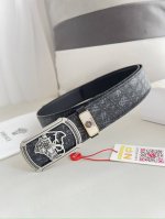 品名：Versace.范思哲原单腰带 皮带 型号：挂扣，经典人头纯钢材质扣头，头层牛皮，图片实物拍摄 材料：百分百头层牛皮，保证真皮。24K纯钢扣双面可用专柜同
