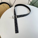 特 。DIO纯铜五金宽3.5CM原单搭配原扣，油边近乎完美，原产皮料定制，双面可用，质感无可挑剔！