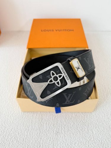 品名： Lv..路易..威登腰带皮带原单 型号：挂扣，经典纯钢材质挂扣，头层牛皮，图片实物拍摄 材料：头层牛皮，挂扣系列，纯钢材质扣头，钯镀电镀工艺永不掉色。原