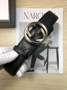 配送专柜全套礼盒包装。G:原单头层牛皮压G面，内衬头层小牛皮底.搭配原单扣.原单皮料定制，专柜宽度3.8