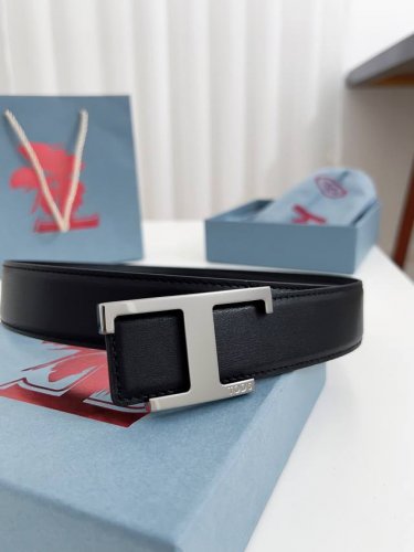 Tods 顶级货品 宽度3.5Cm 双面牛皮材质，皮质柔软，做工精细。 纯铜的扣头，多种颜色可选择。 码数：100-125Cm 包装：全套包装