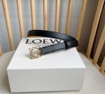 特 Loewe 罗意威 专柜最新同款腰带 平纹牛皮革腰带 配有loewe Anagram针扣 卓越的工艺 个性的造型 精美的材质 宽:2.0Cm