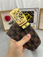 品名：Lv..路易..威登自动带 材质：原单牛皮腰带 百分百头层牛皮腰带保证真皮，24K纯钢扣，专柜原单品质、做工精细，时尚大牌，送人自用首选 包装： 请认准如
