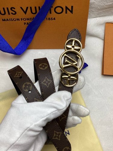 驴牌：经典单原品质，搭配经专典柜扣、宽度2.0高端大氣，头层荔枝底欢迎砸单、原系单列