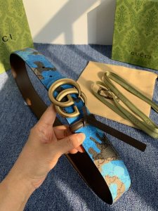 品牌 古驰 Gucci 55098 DDD 描述 采用高级Gucci Signature真皮精制而成，触感厚实，饰以双G商标带扣。腰带为意大利尺寸，请在购买前参